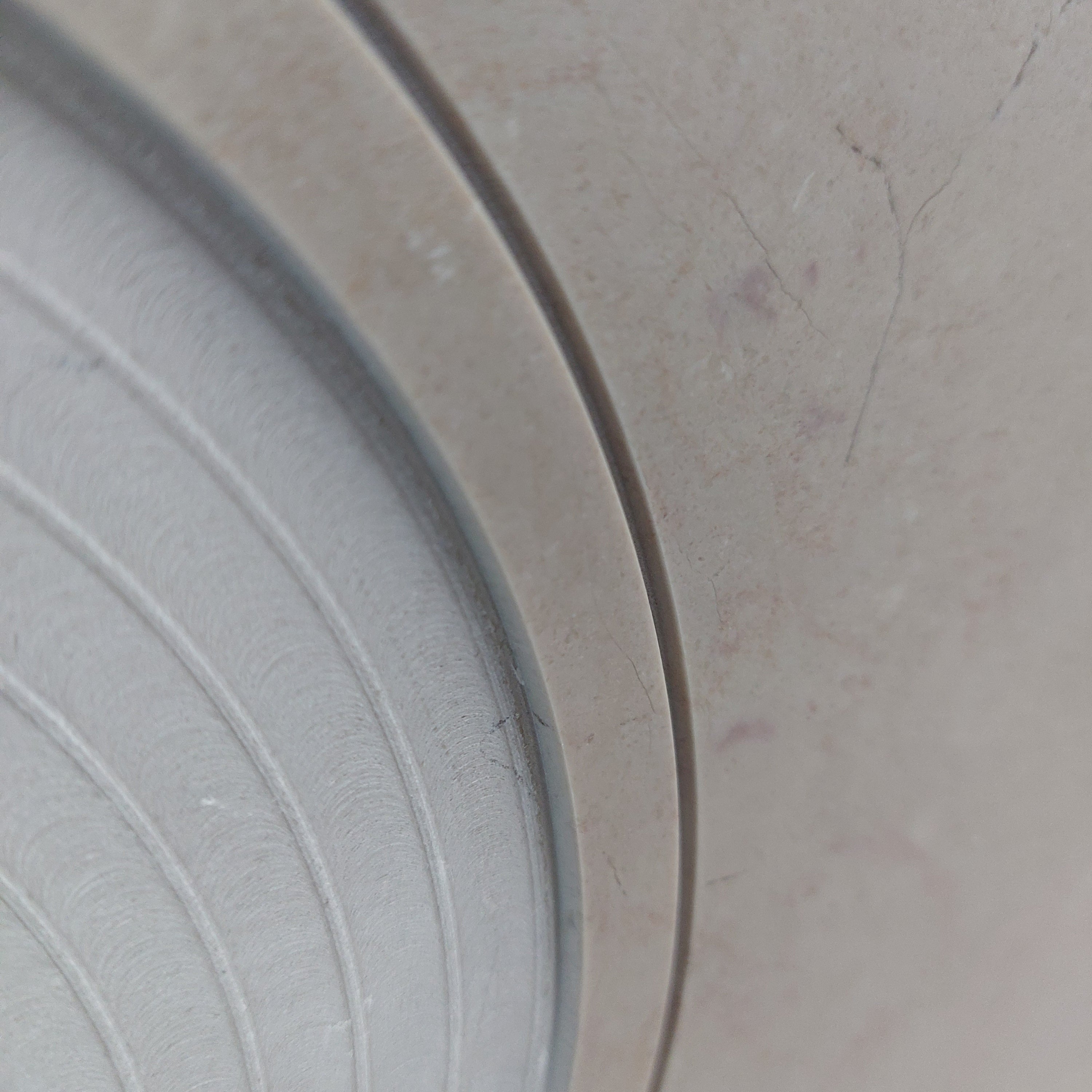 Incisione decorativa su marmo eseguito con utensile CNC