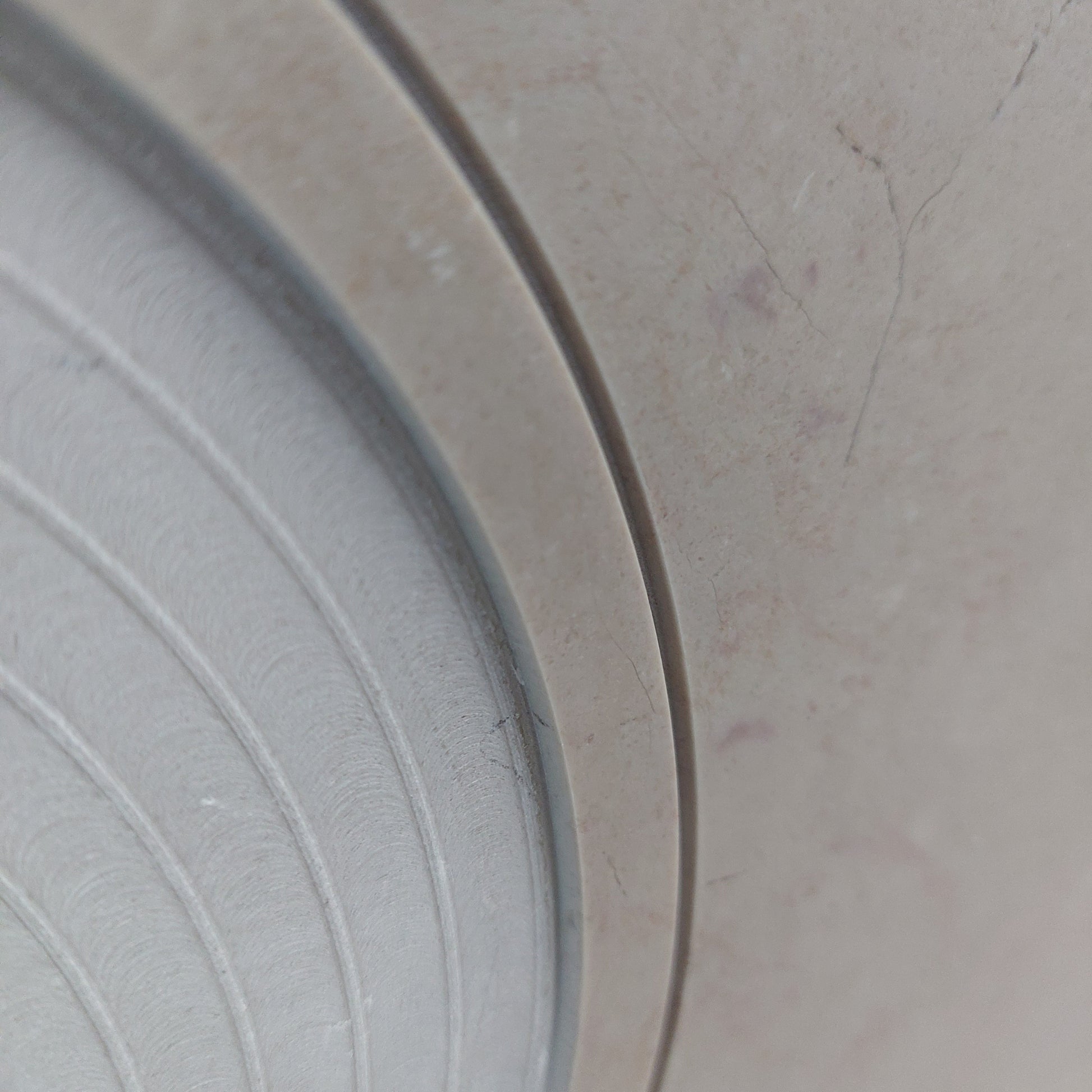 Incisione decorativa su marmo eseguito con utensile CNC